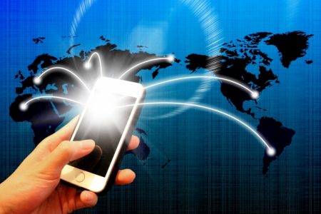 海外から安く電話をかけるためにはネット回線を使おう