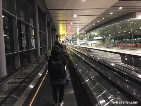 チャンギ国際空港到着後トランジットエリアまでの道