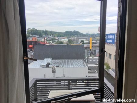 ザエディスターホテル成田の部屋の窓