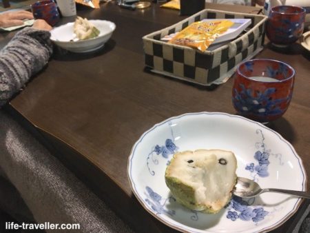 釈迦頭を食べる